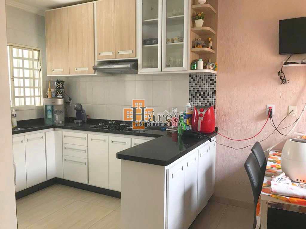 Casa à venda com 4 quartos, 200m² - Foto 7