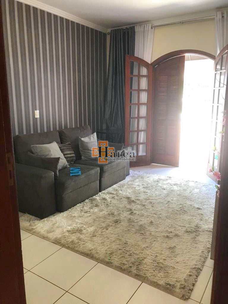 Casa à venda com 4 quartos, 200m² - Foto 3