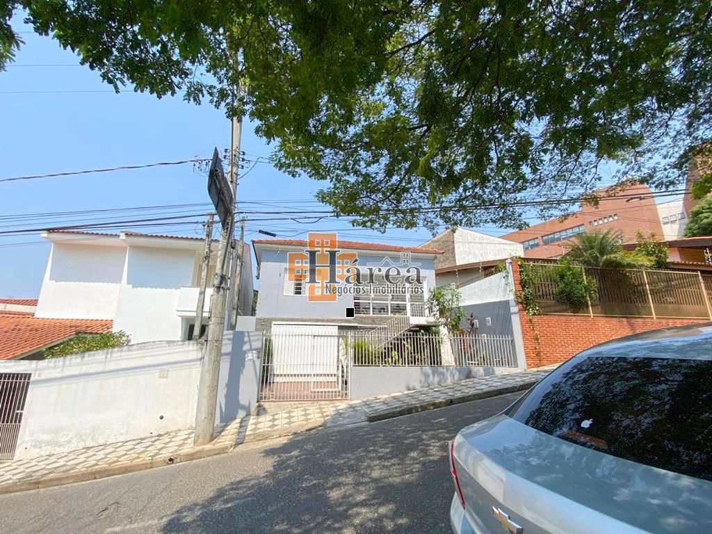 Casa à venda com 3 quartos, 235m² - Foto 1