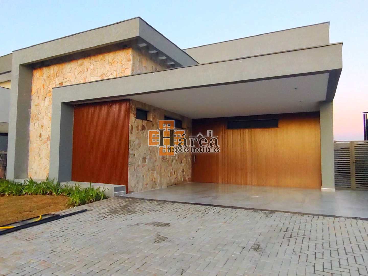 Casa de Condomínio à venda com 3 quartos, 243m² - Foto 1