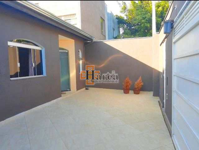 Casa à venda com 3 quartos, 200m² - Foto 2