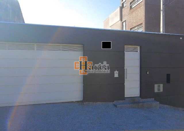 Casa à venda com 3 quartos, 200m² - Foto 1