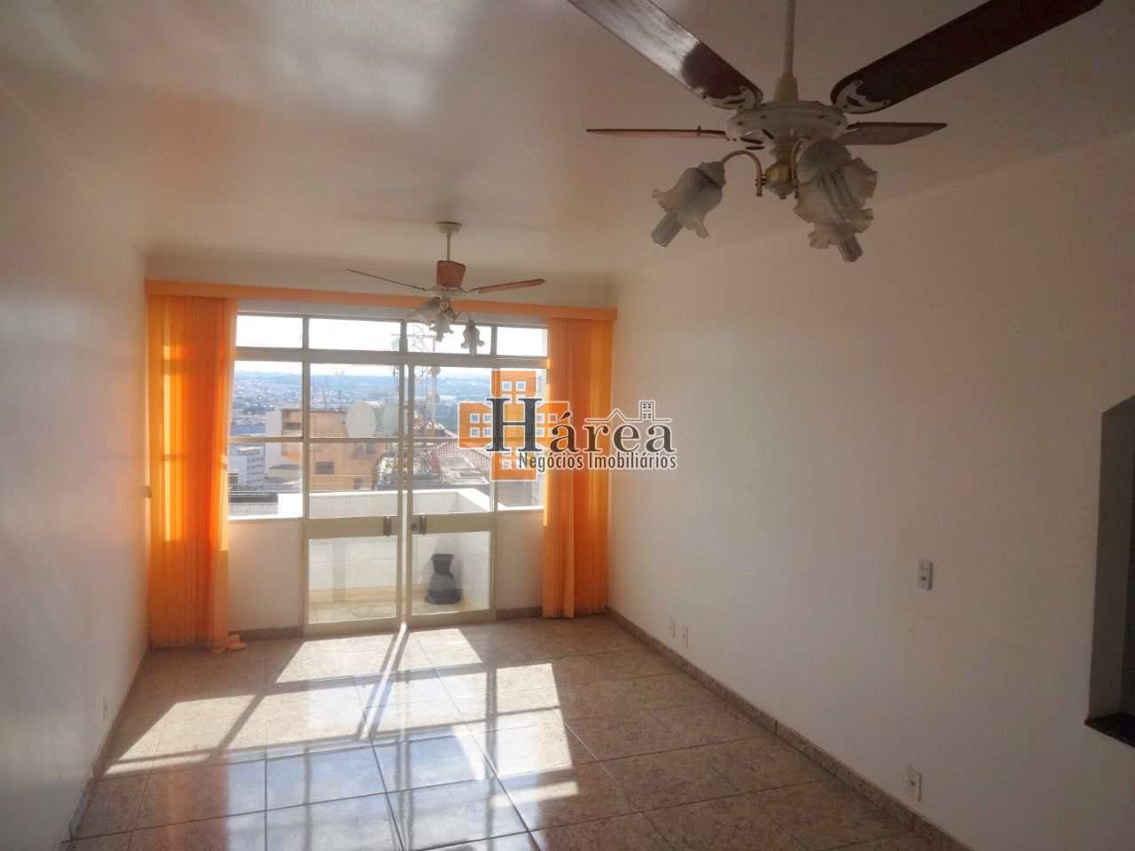 Apartamento à venda com 3 quartos, 110m² - Foto 2