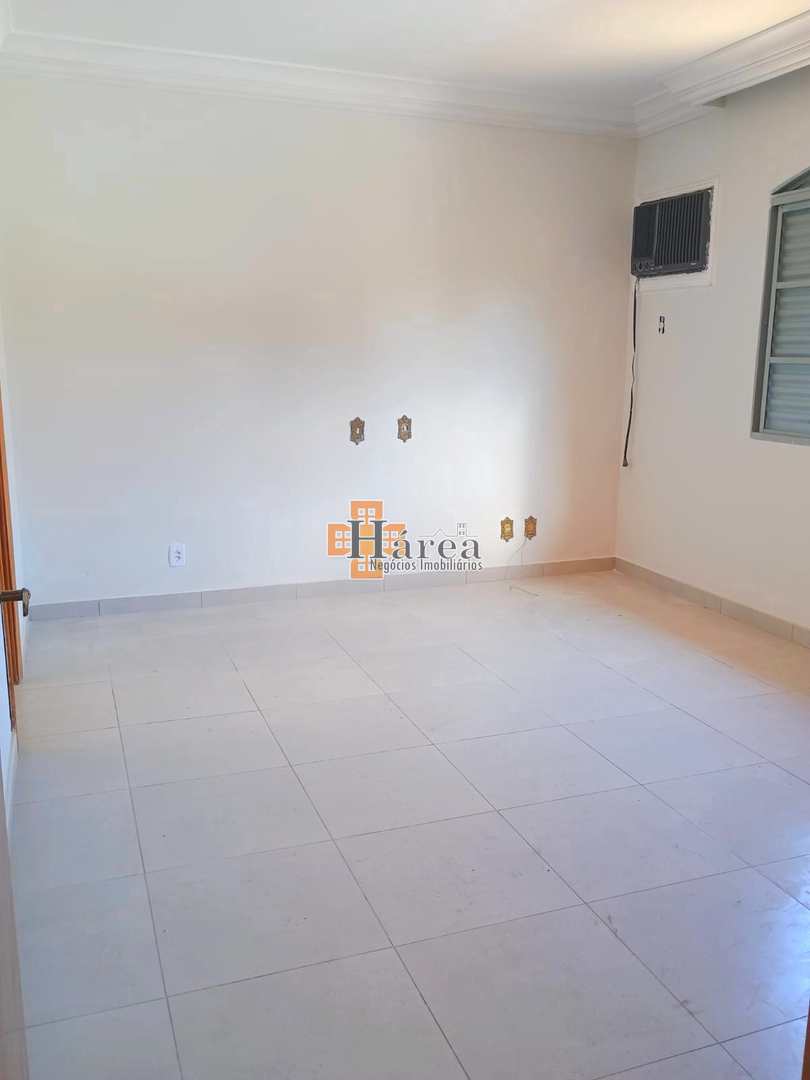 Casa para alugar com 3 quartos, 325m² - Foto 25