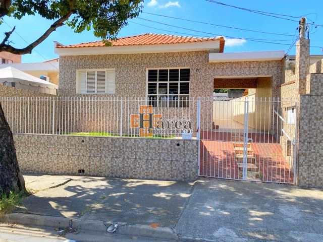 Casa à venda com 3 quartos, 215m² - Foto 1