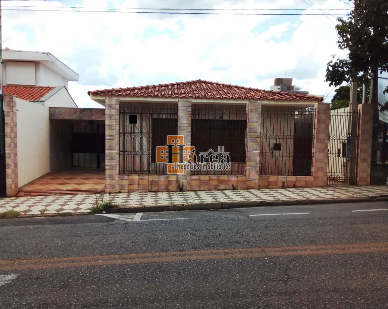 Casa à venda e aluguel com 5 quartos, 200m² - Foto 1