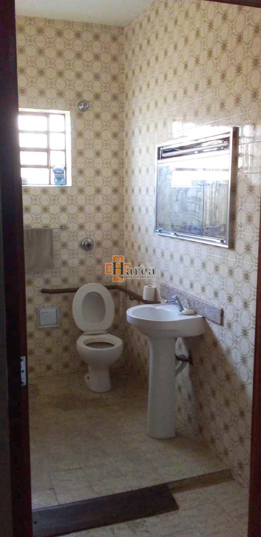 Casa à venda e aluguel com 5 quartos, 200m² - Foto 18