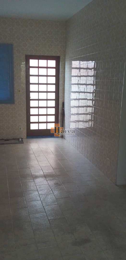 Casa à venda e aluguel com 5 quartos, 200m² - Foto 20