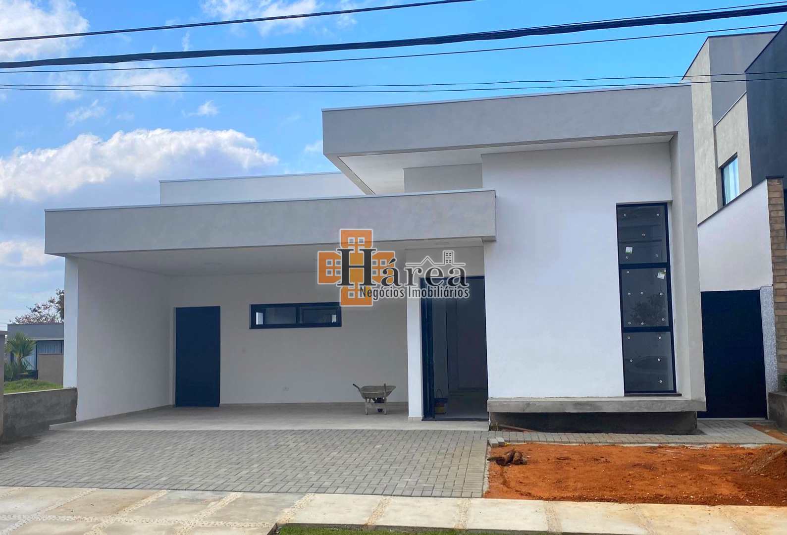 Casa de Condomínio à venda com 3 quartos, 243m² - Foto 1