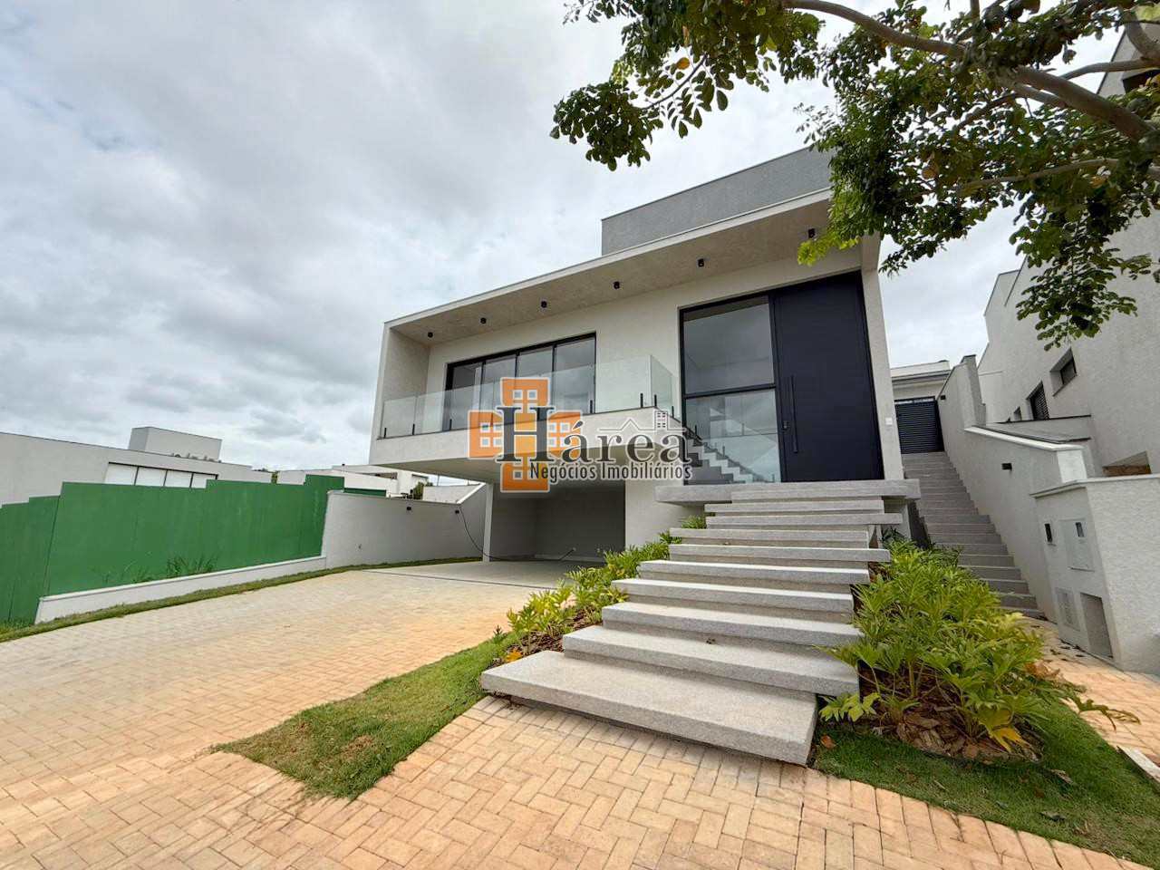 Casa de Condomínio à venda com 3 quartos, 293m² - Foto 1