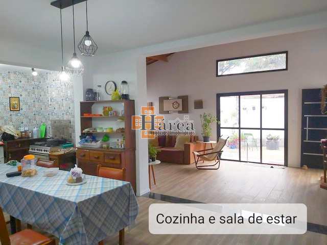 Casa à venda com 3 quartos, 176m² - Foto 4