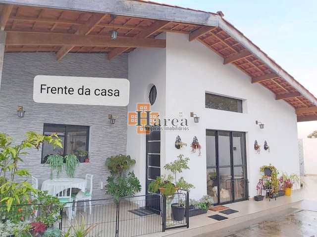 Casa à venda com 3 quartos, 176m² - Foto 1