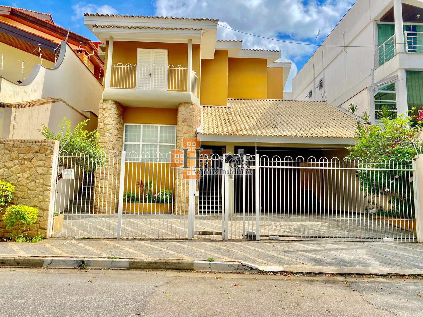 Sobrado à venda com 3 quartos, 304m² - Foto 2