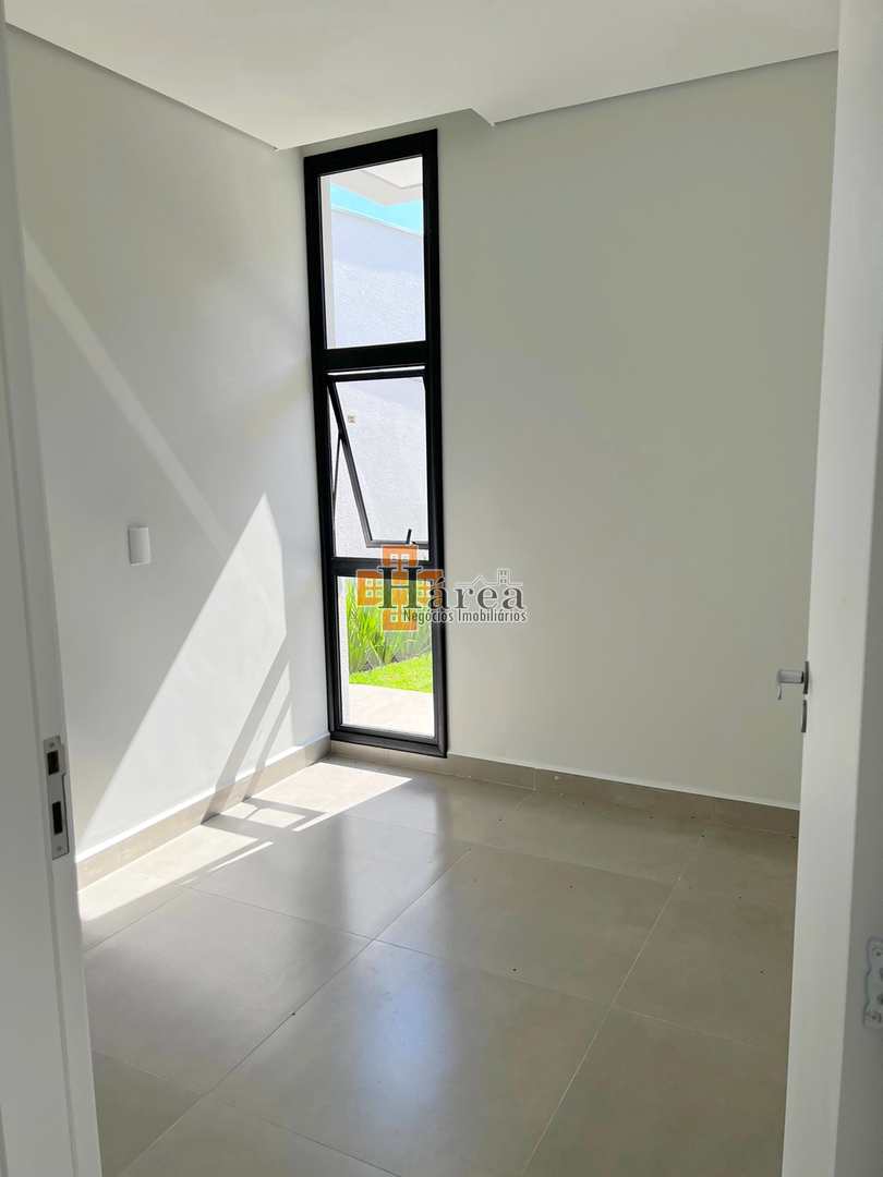 Sobrado à venda com 3 quartos, 300m² - Foto 2