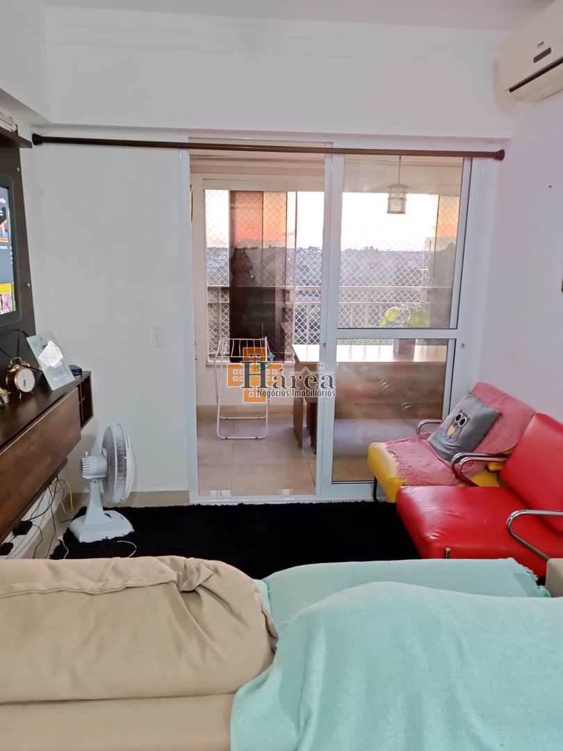 Apartamento à venda com 2 quartos, 67m² - Foto 4