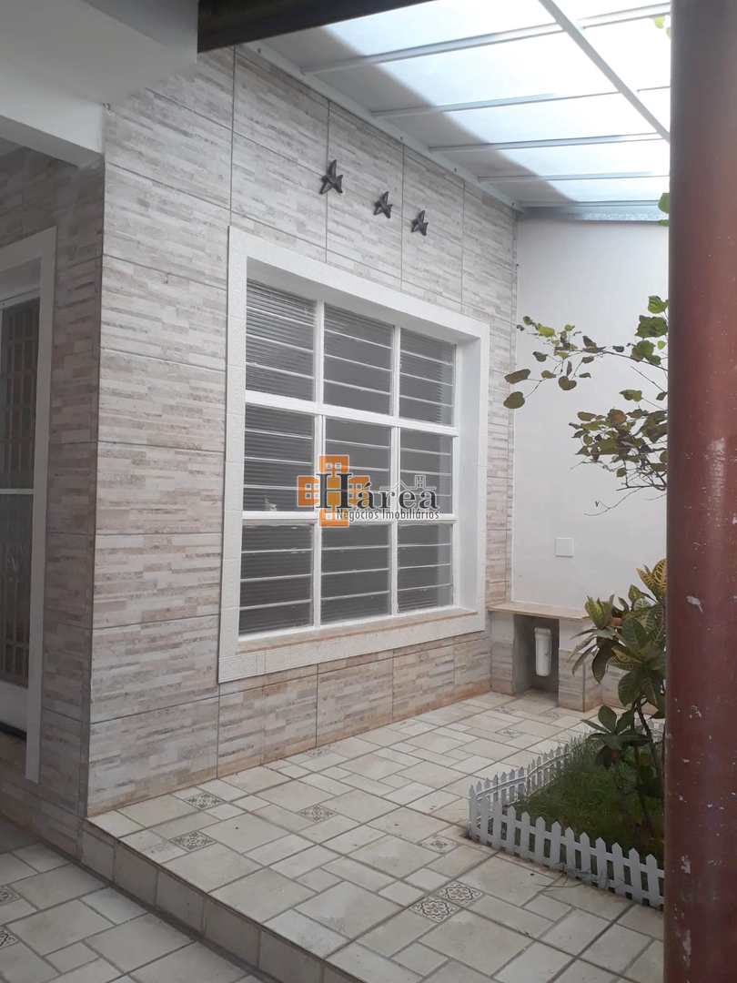 Casa à venda com 2 quartos, 131m² - Foto 1