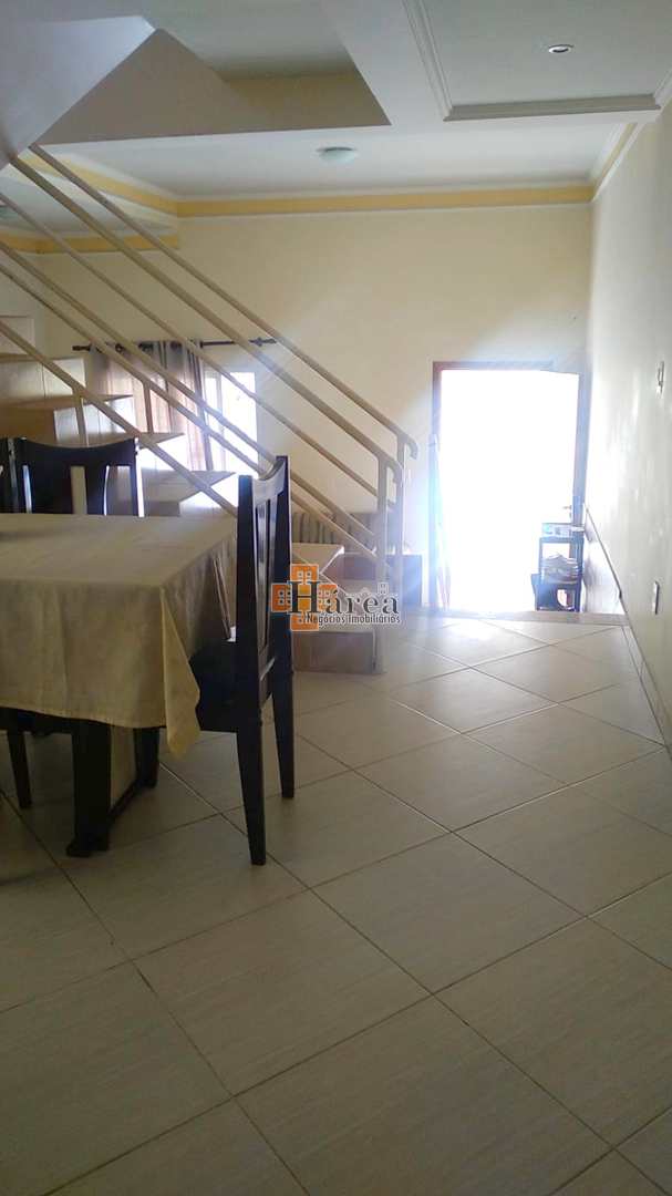 Sobrado à venda com 3 quartos, 180m² - Foto 1