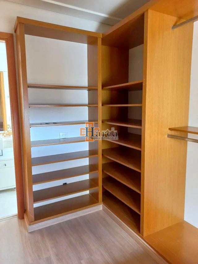 Apartamento à venda com 3 quartos, 171m² - Foto 4