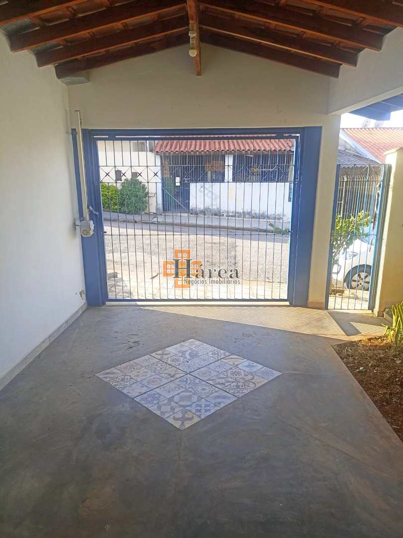 Casa à venda com 3 quartos, 250m² - Foto 2