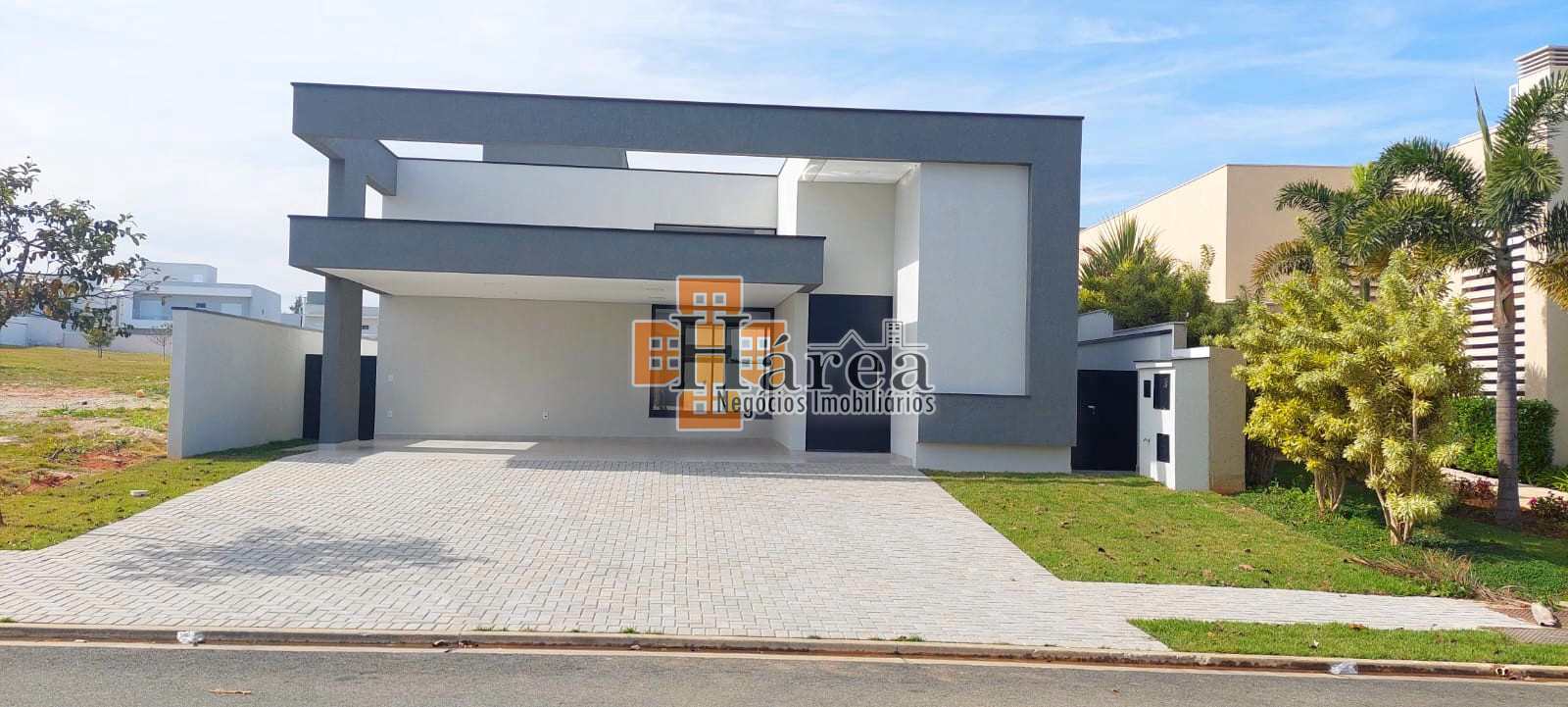 Casa de Condomínio à venda com 3 quartos, 240m² - Foto 1