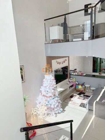 Sobrado à venda com 3 quartos, 230m² - Foto 2