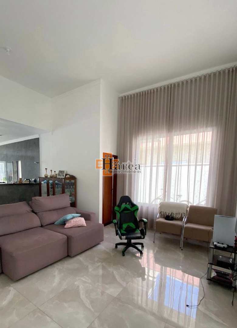 Casa de Condomínio à venda com 3 quartos, 231m² - Foto 3