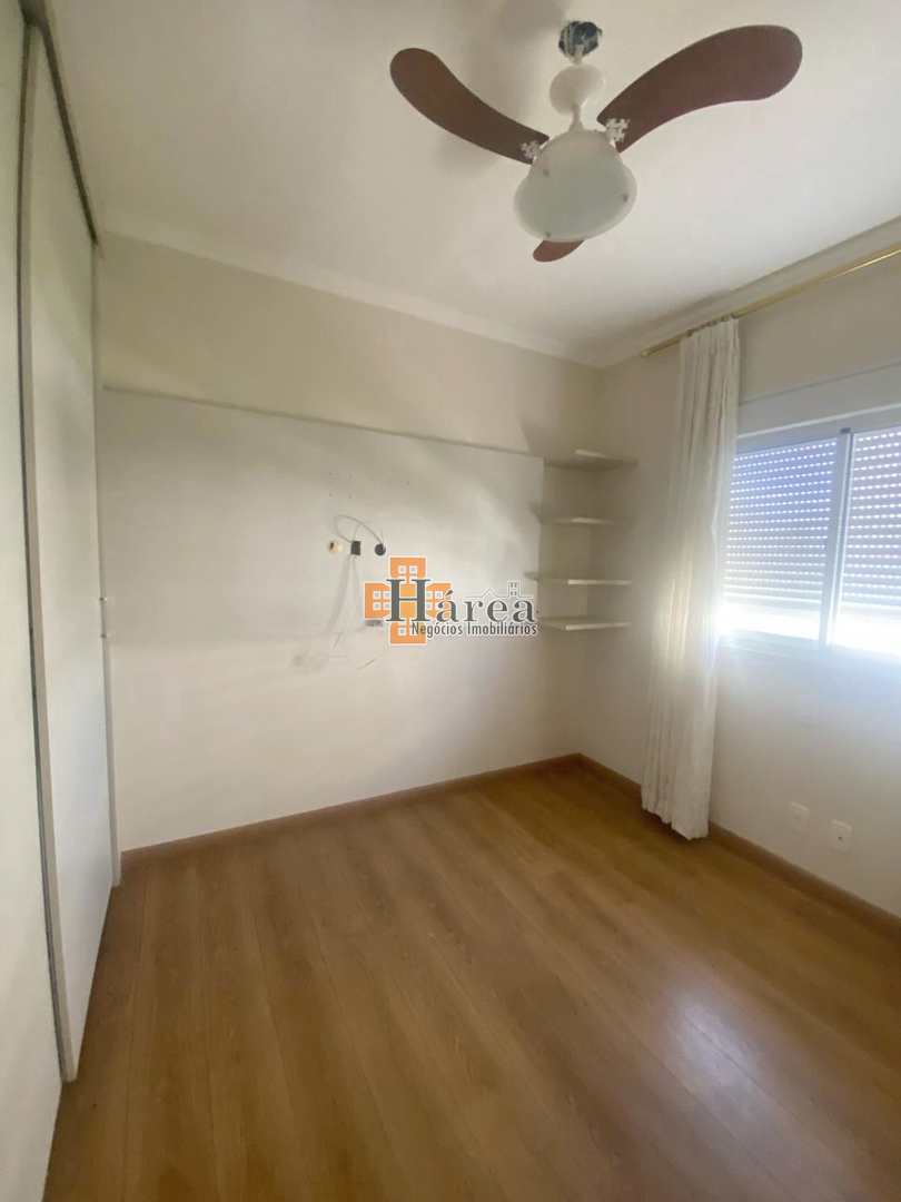 Apartamento à venda com 3 quartos, 171m² - Foto 2