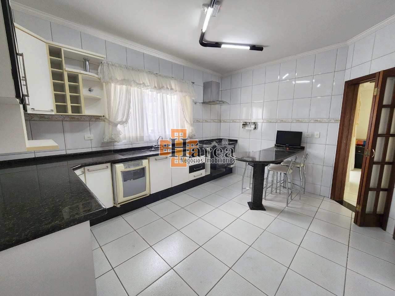 Sobrado para alugar com 4 quartos, 290m² - Foto 27