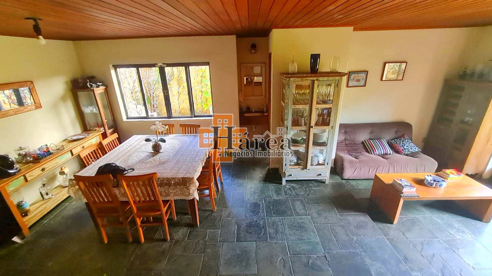 Casa à venda com 3 quartos, 210m² - Foto 2