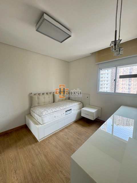 Apartamento para alugar com 3 quartos, 232m² - Foto 7