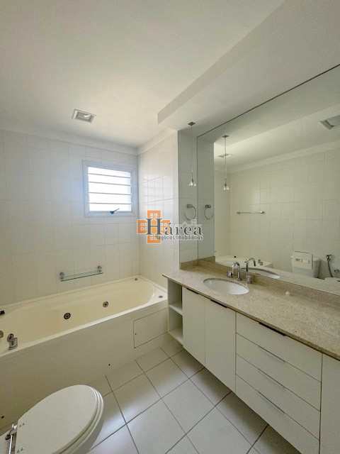 Apartamento para alugar com 3 quartos, 232m² - Foto 11