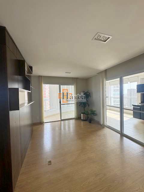 Apartamento para alugar com 3 quartos, 232m² - Foto 1