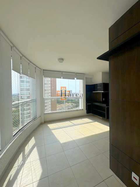 Apartamento para alugar com 3 quartos, 232m² - Foto 2