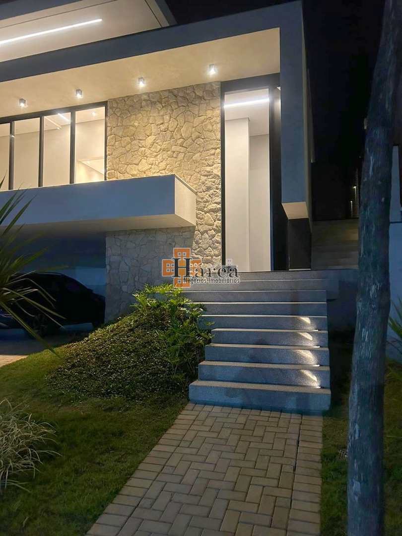 Casa de Condomínio para alugar com 3 quartos, 250m² - Foto 3