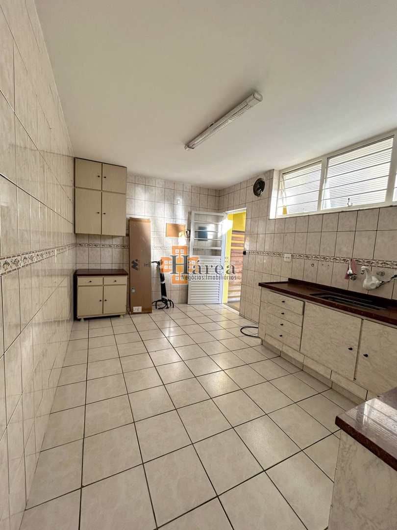 Casa para alugar com 3 quartos, 196m² - Foto 10