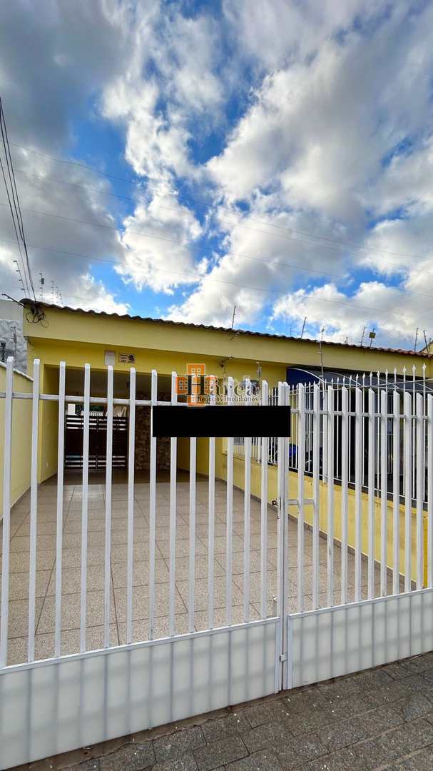 Casa para alugar com 3 quartos, 196m² - Foto 1