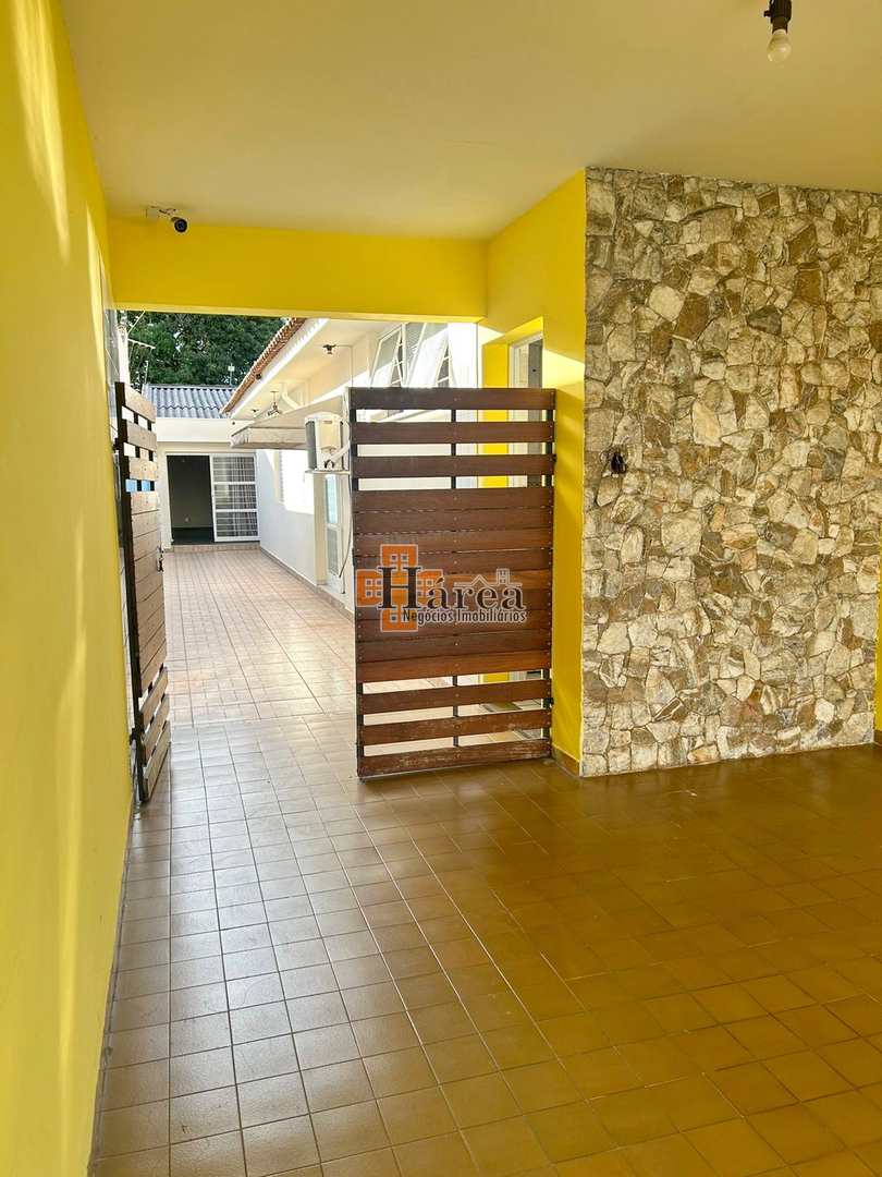 Casa para alugar com 3 quartos, 196m² - Foto 3