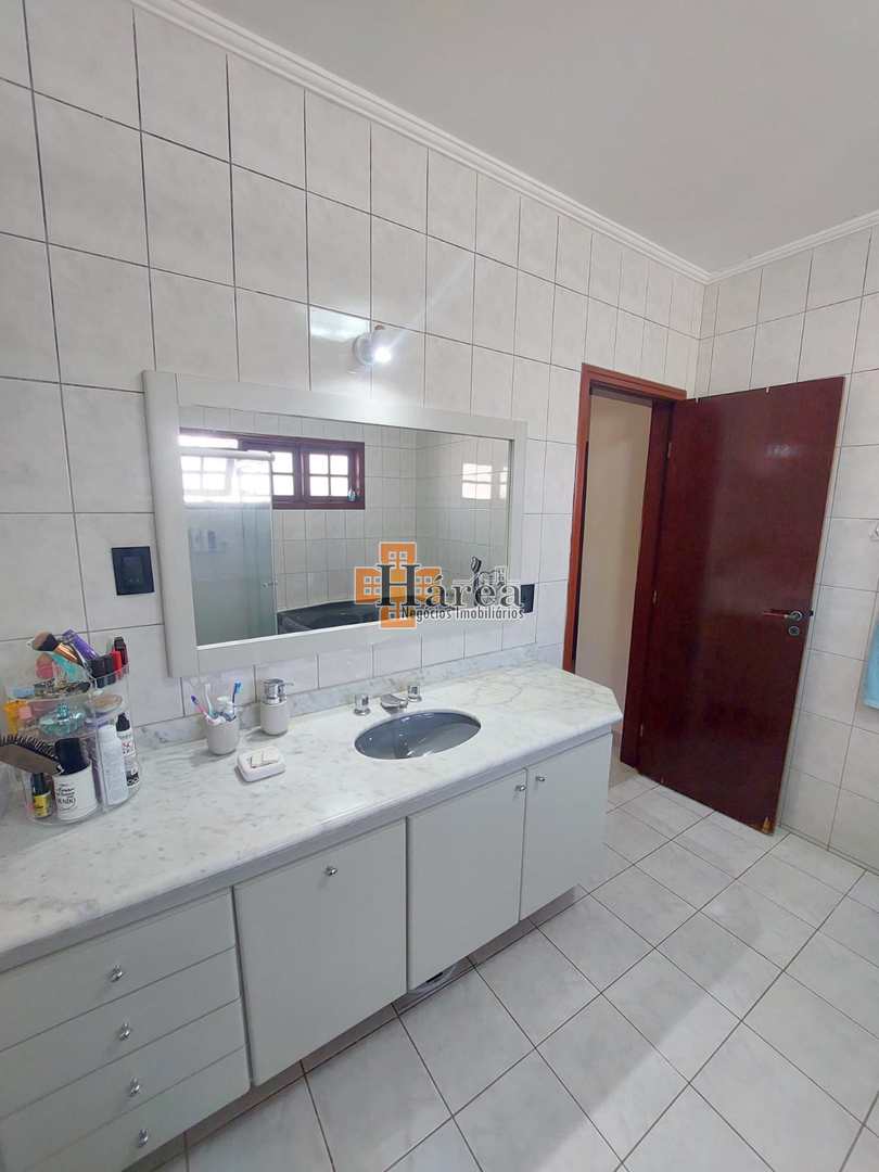 Casa de Condomínio para alugar com 4 quartos, 438m² - Foto 17