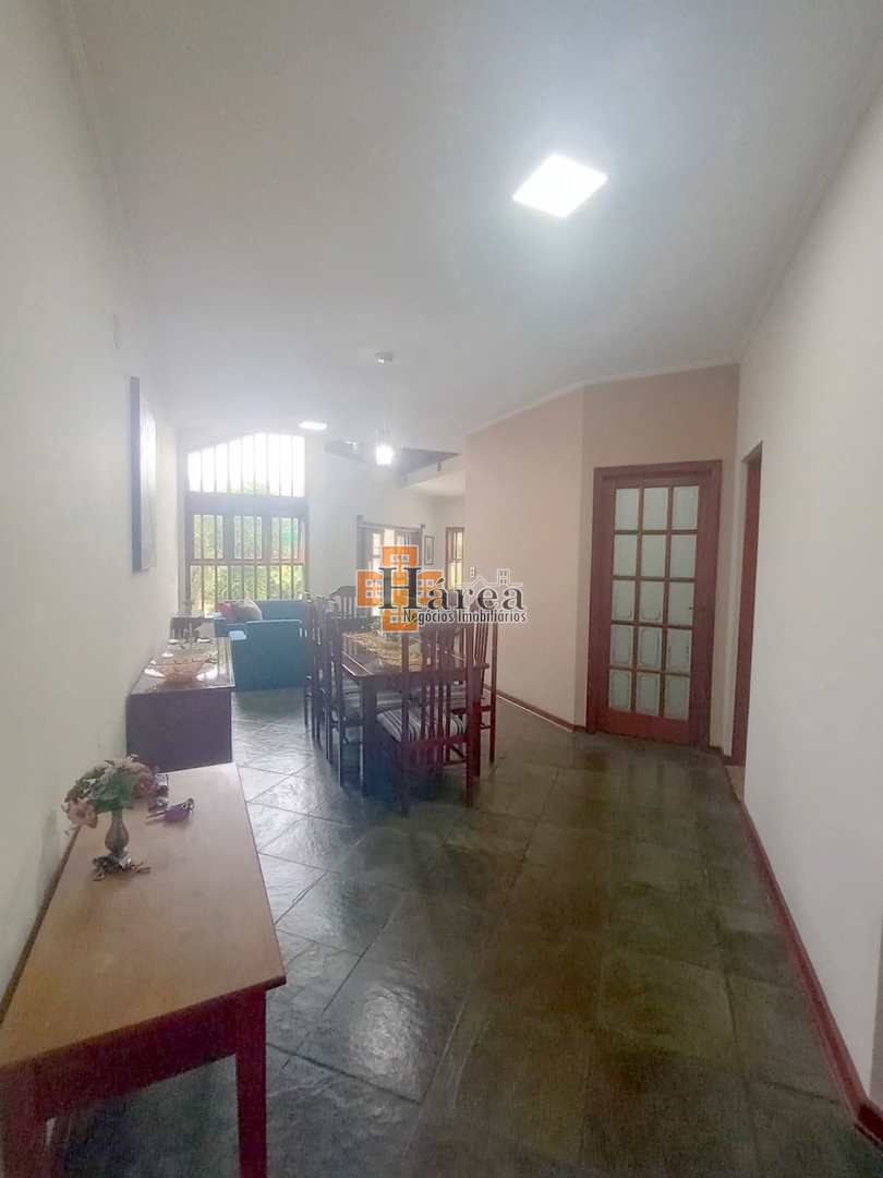 Sobrado à venda com 4 quartos, 225m² - Foto 2