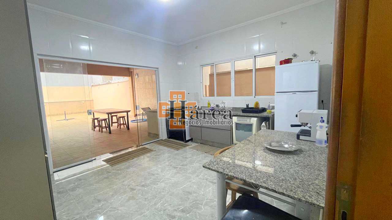 Casa de Condomínio à venda com 3 quartos, 196m² - Foto 4