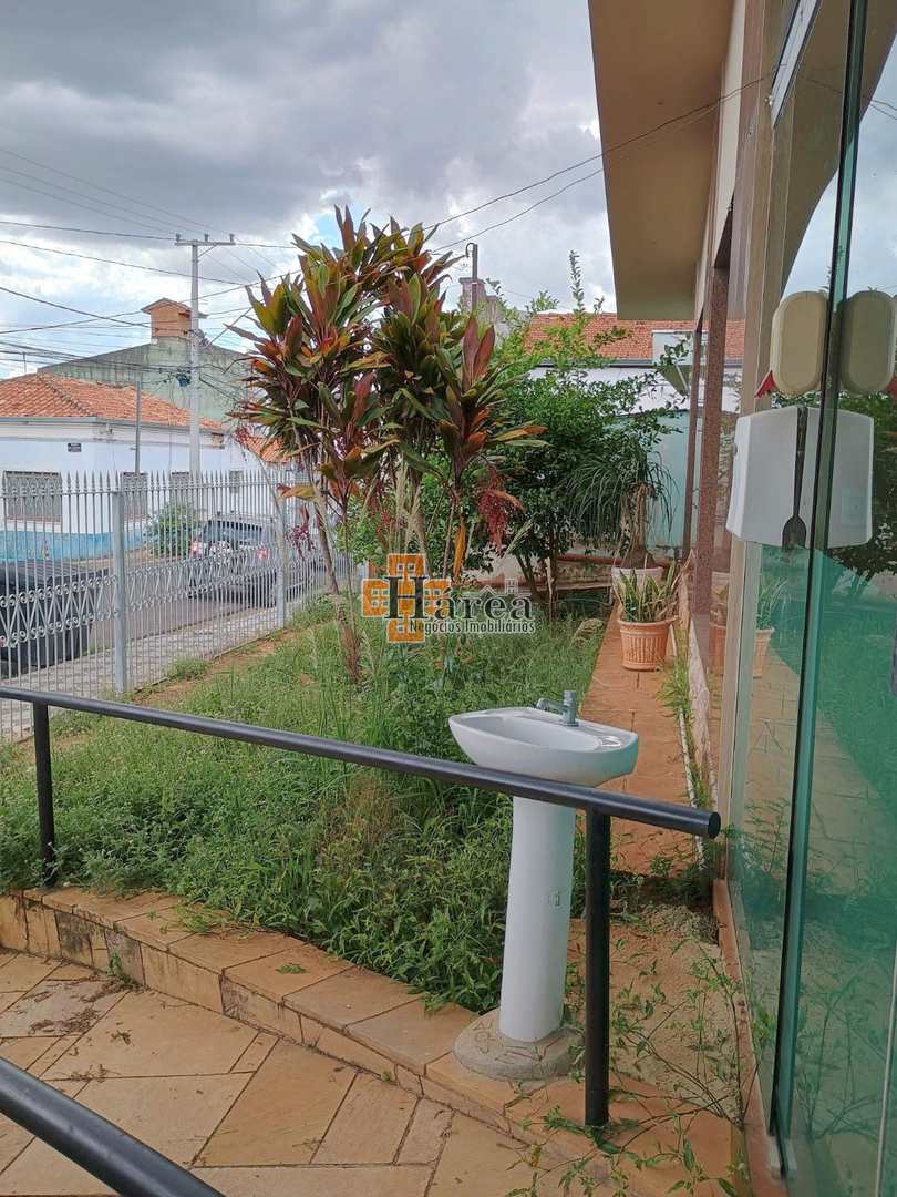 Casa à venda e aluguel com 3 quartos, 451m² - Foto 3