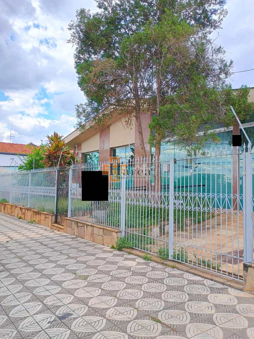 Casa à venda e aluguel com 3 quartos, 451m² - Foto 1