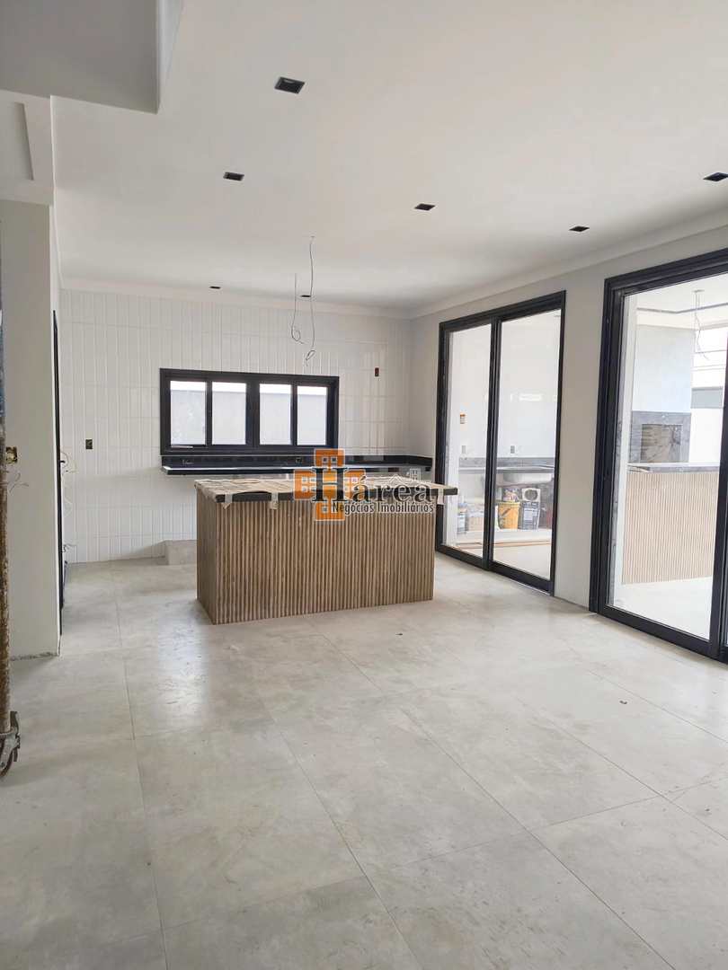 Sobrado à venda com 3 quartos, 206m² - Foto 4
