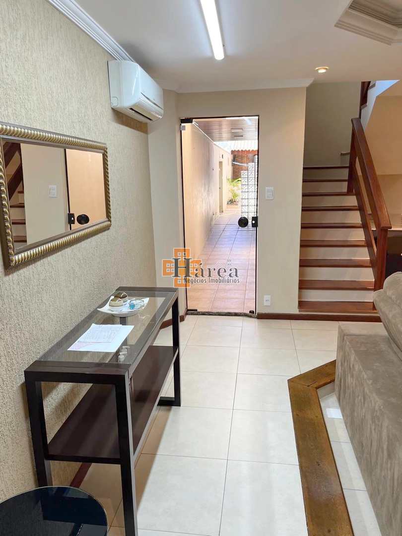 Sobrado à venda com 3 quartos, 200m² - Foto 1