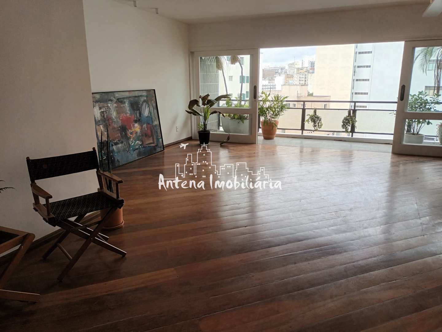 Apartamento à venda com 3 quartos, 180m² - Foto 2