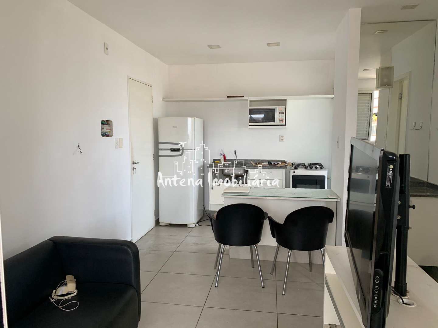 Apartamento à venda com 1 quarto, 37m² - Foto 2