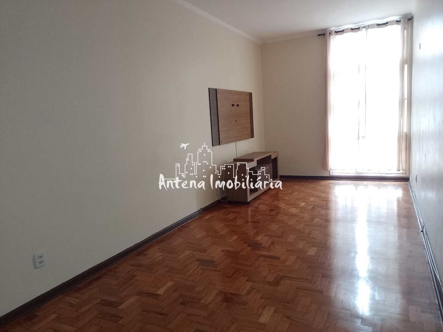 Apartamento à venda com 1 quarto, 70m² - Foto 2