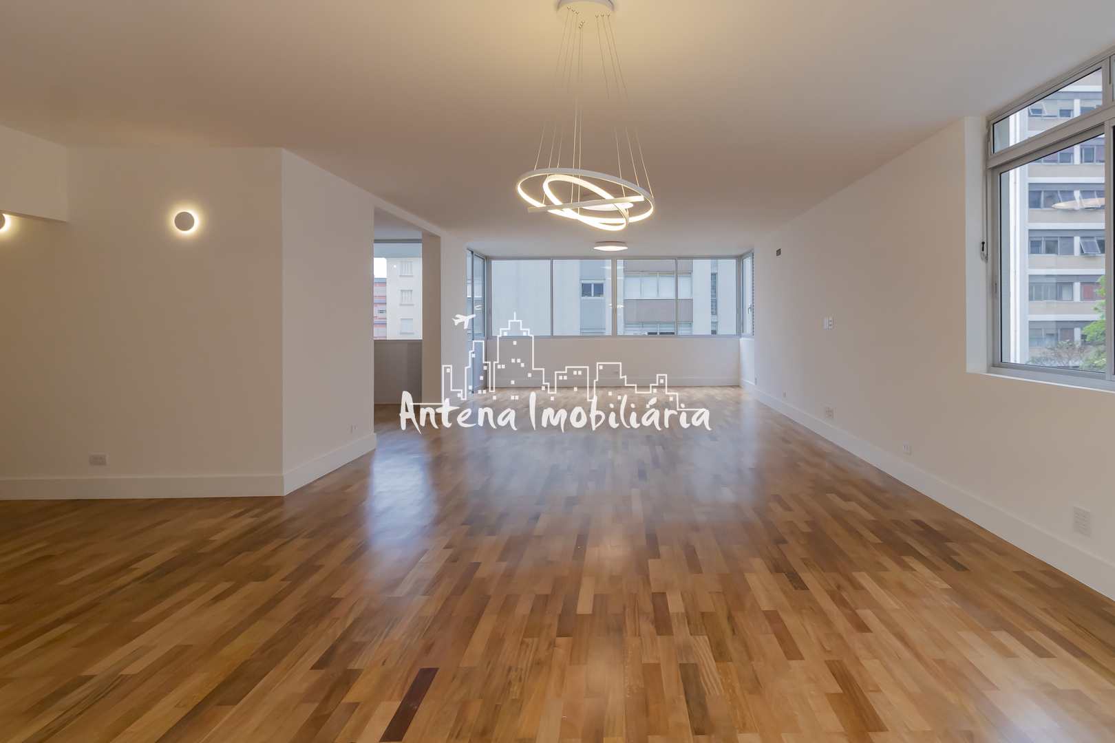 Apartamento à venda com 3 quartos, 270m² - Foto 1