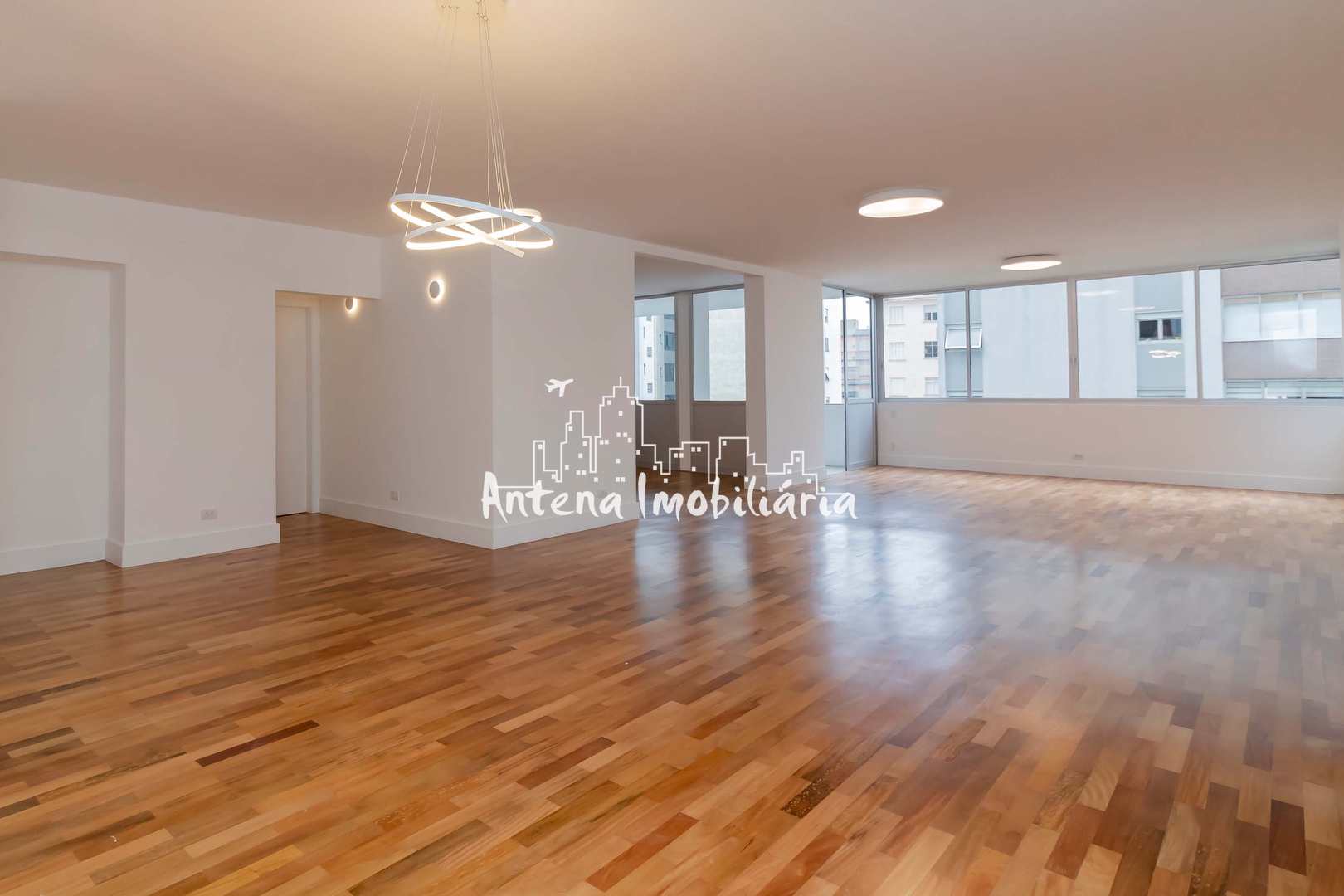 Apartamento à venda com 3 quartos, 270m² - Foto 3