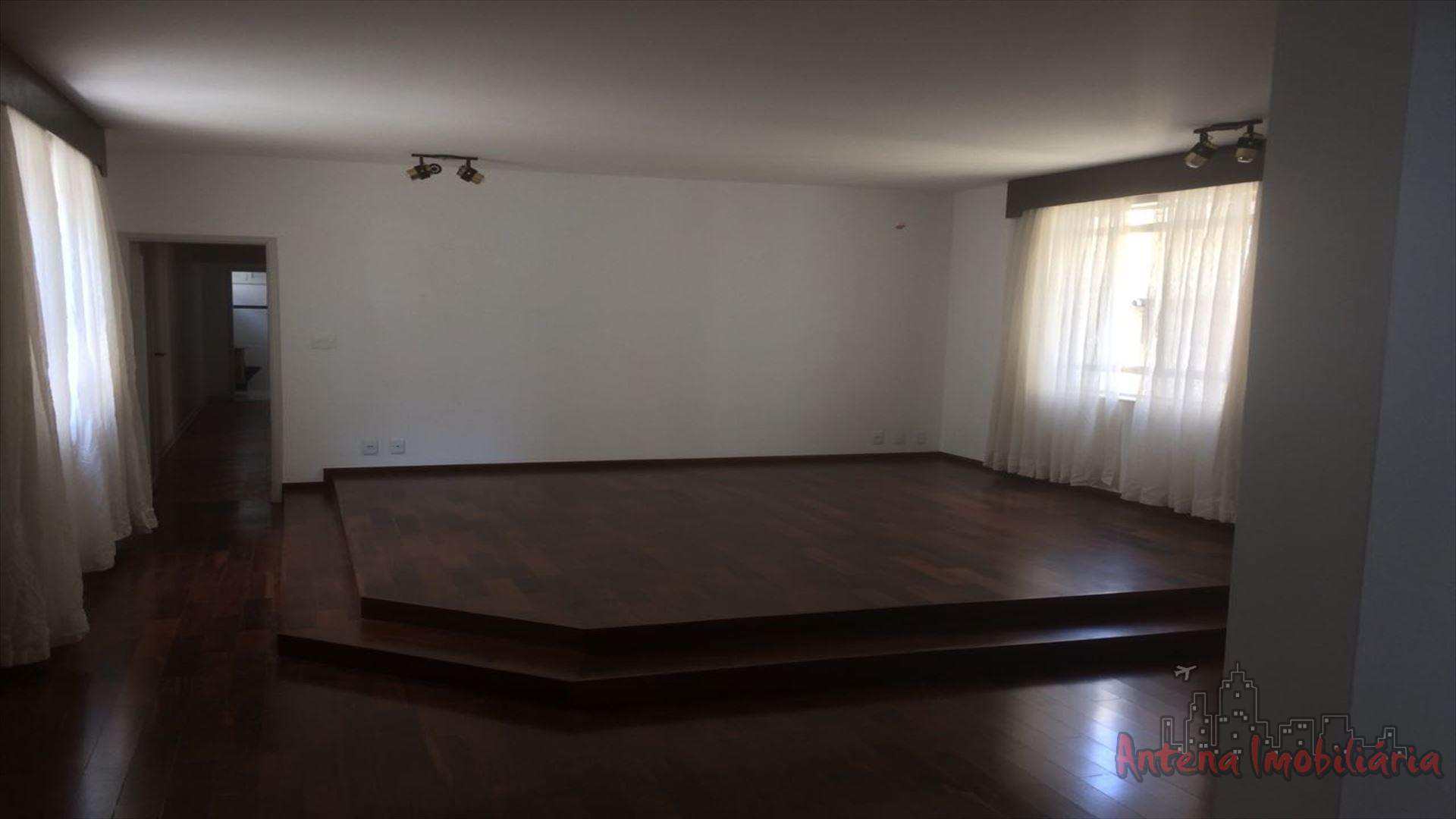 Apartamento à venda com 3 quartos, 182m² - Foto 1